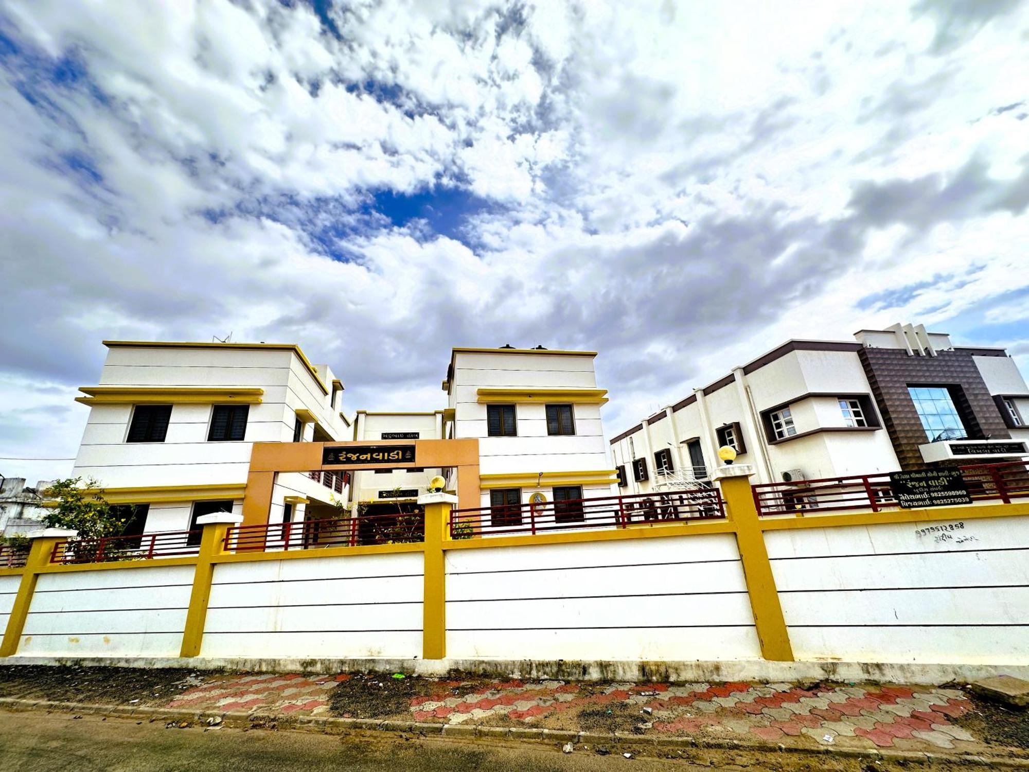 Ranjan Vadi Hotel Bhuj Exterior foto